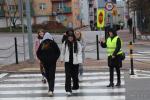 opiekunowie pieszych na przejściach przez jezdnię pojawili się w Łomży