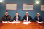 Moment podpisania porozumienia w Urzędzie Miejskim w Łomży