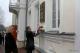 przed uroczystym otwarciem Centrum Aktywności Turystycznej i Kulturalnej Prezydent Łomży złożył kwiaty pod tablicą poświęconą pamięci Józefa Piłsudskiego