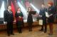 w imieniu Jerzego Smurzyńskiego akt nadania tytułu Honorowy Obywatel Miasta Łomża odebrali przedstawiciele Łomżyńskiego Bractwa Historycznego