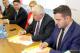 Dokument podpisują Prezydent Łomży Mariusz Chrzanowski oraz mer Lidy Michaił Karpowicz