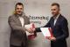 prezydent Łomży Mariusz Chrzanowski i Szymon Rogaczewski, dyrektor Regionu Podlaskiego Banku Gospodarstwa Krajowego
