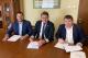Od lewej: prezydent Łomży Mariusz Chrzanowski, kanclerz SGMK Wojciech Kondrat i zastępca prezydenta Łomży Andrzej Stypułkowski